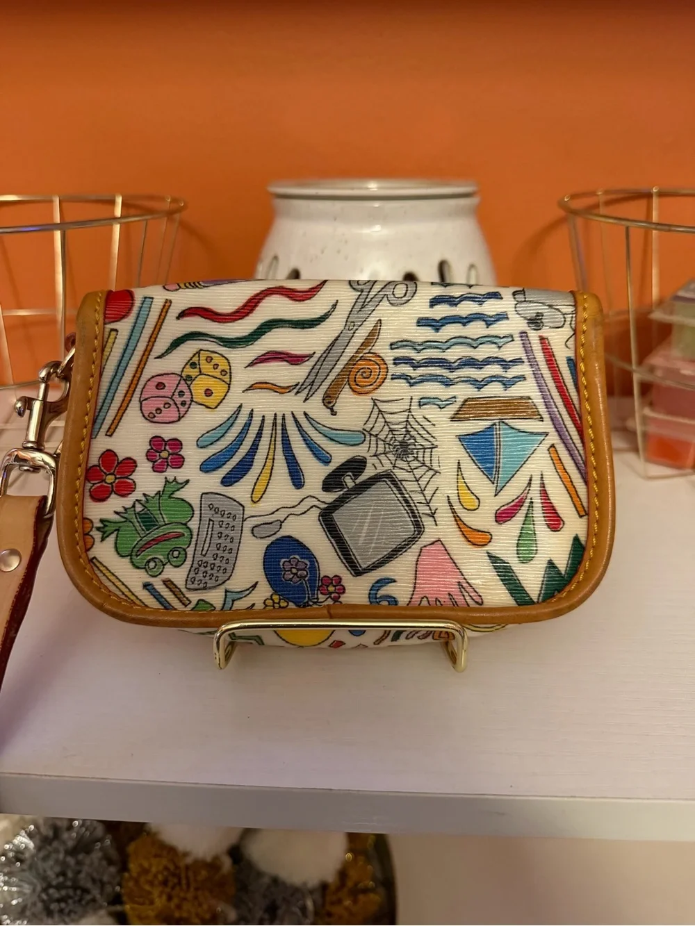 DOONEY & BOURKE White Whimsy Wristlet(EUC)